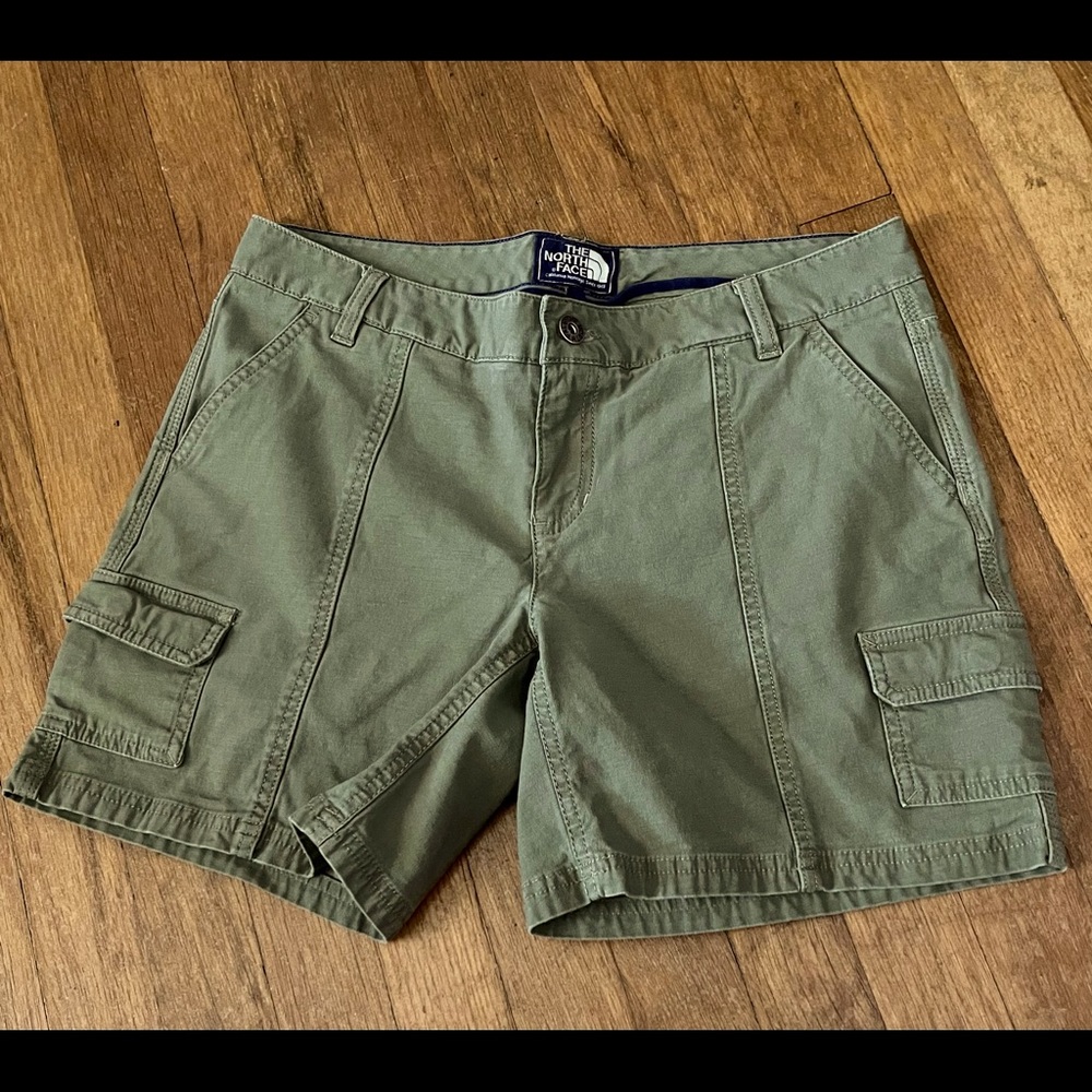 Women’s NORTHFACE Shorts ~